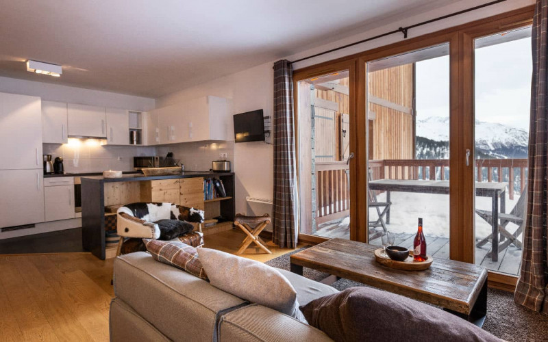 Room 202767-551328 Room 202767-551328