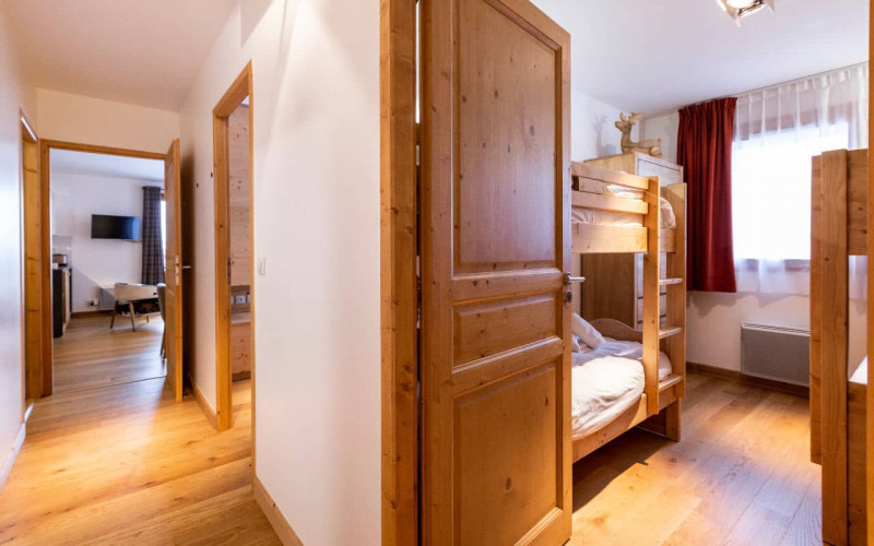 Room 202767-551328 Room 202767-551328