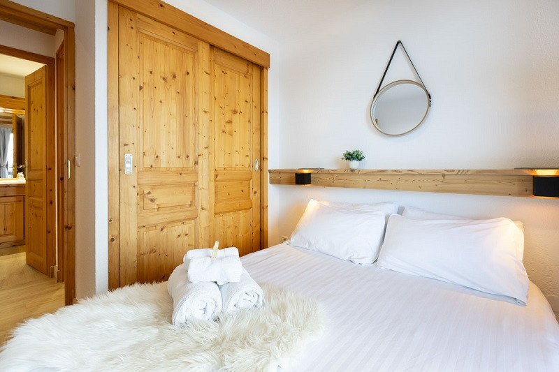 Chambre 2, Appartement CRYS4, Chalet Le Crystal, La Rosière, vue 3 Chambre 2, Appartement CRYS4, Chalet Le Crystal, La Rosière, vue 3
