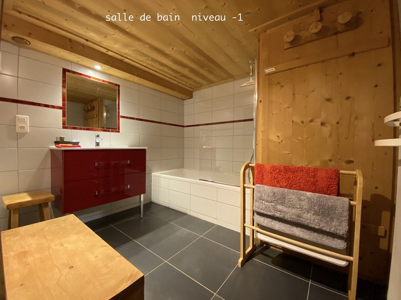Salle de bain 1, Chalet Bembow Maroum, La Rosière, vue 1 salle-de-bain-1-chalet-bembow-maroum-la-rosiere-vue-1