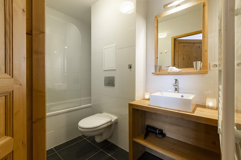Salle de bain 1, Appartement Lauzes RIT007, Résidence Miravidi, La Rosière Salle de bain 1, Appartement Lauzes RIT007, Résidence Miravidi, La Rosière