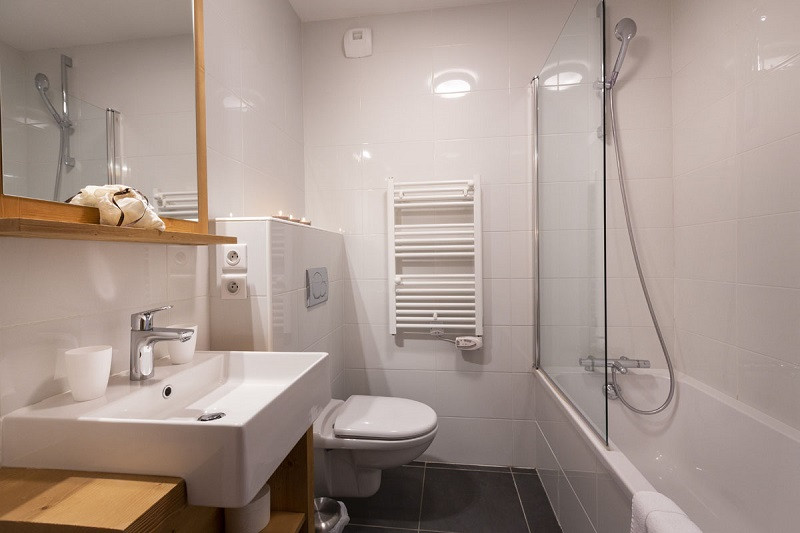 Salle de bain 1, Appartement Lièvre Blanc RIT008, Résidence Miravidi, La Rosière salle-de-bain-1-appartement-lievre-blanc-RIT008-residence-miravidi-la-rosiere