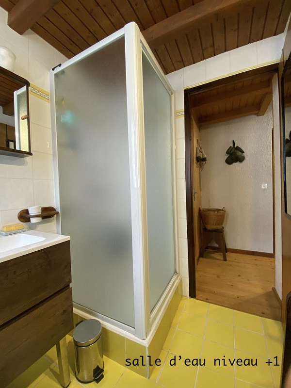 Salle d'eau 2, Chalet Bembow Maroum, La Rosière, vue 1 salle-de-douche-2-chalet-bembow-maroum-la-rosiere-vue-1