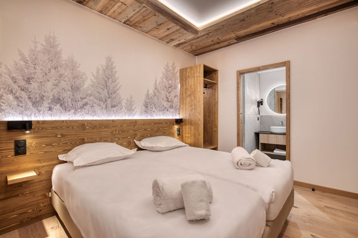 Photo 1 Photo 1