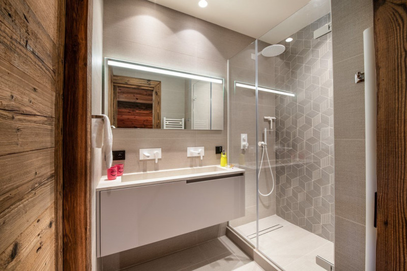 _clients_227370002_photos_235t_4220896