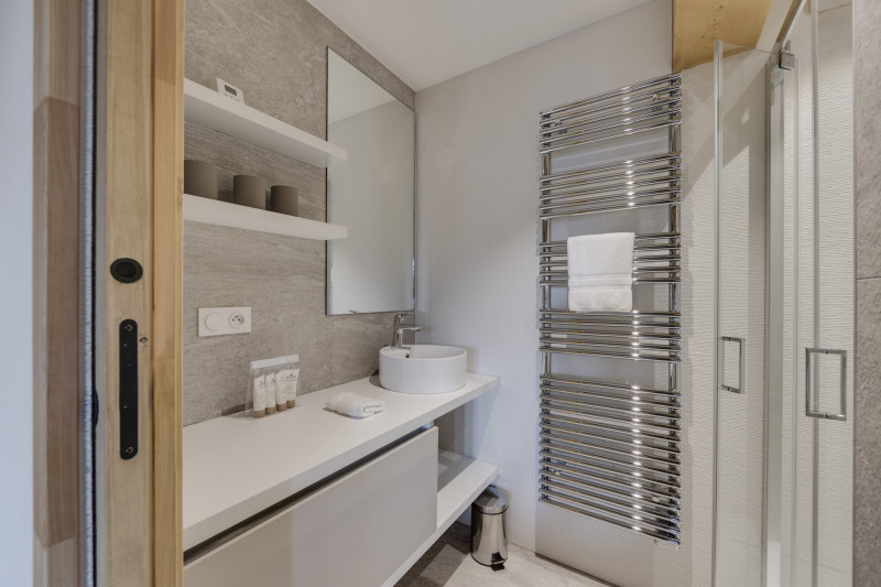 _lv_images__lot_0074061833_08_4621832