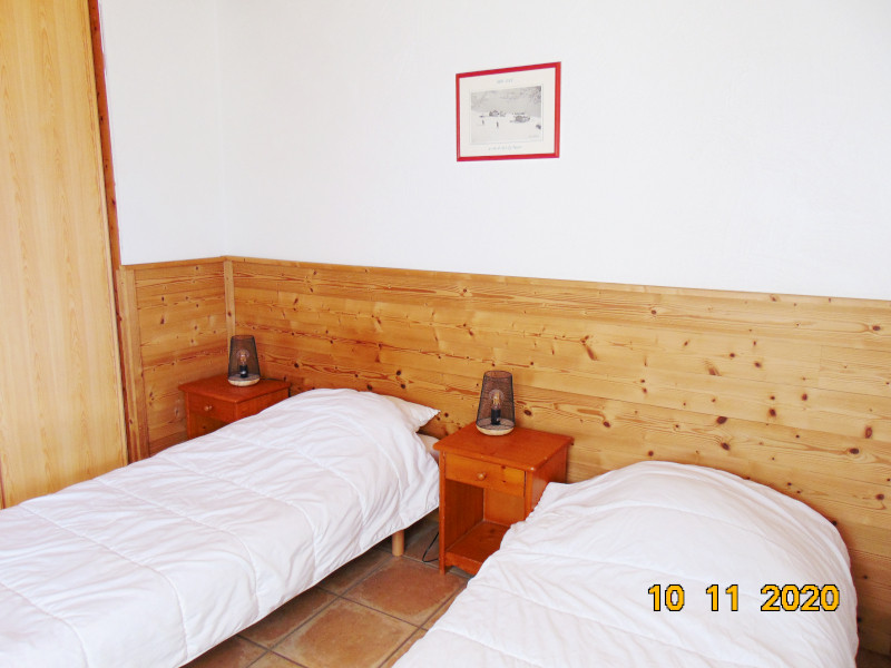 Chambre twin, Chalet Androsace, La Rosière, vue 2 chambre-twin-chalet-androsace-la-rosiere-vue-2