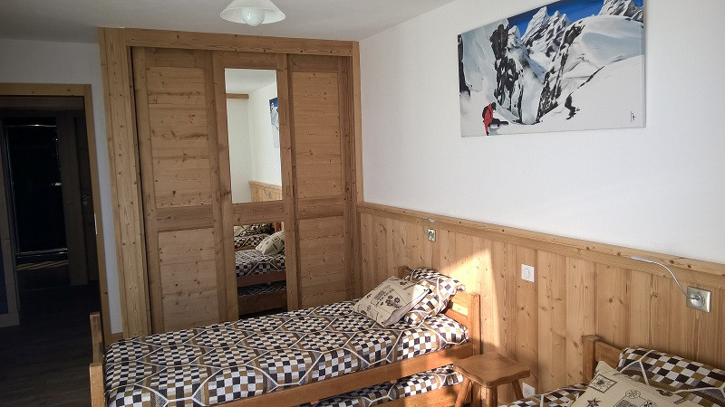 Chambre, Appartement LB015, La Louie Blanche, La Rosière, vue 1 chambre-appartement-LB015-la-louie-blanche-la-rosiere-vue-1