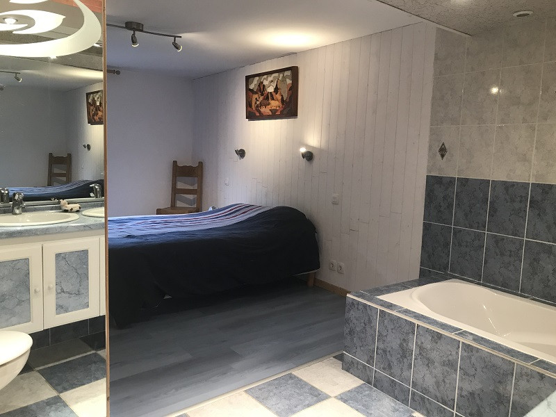Chambre 1, Chalet La Verdache, Le Châtelard, vue 2 chambre-1-chalet-la-verdache-le-chatelard-vue-2