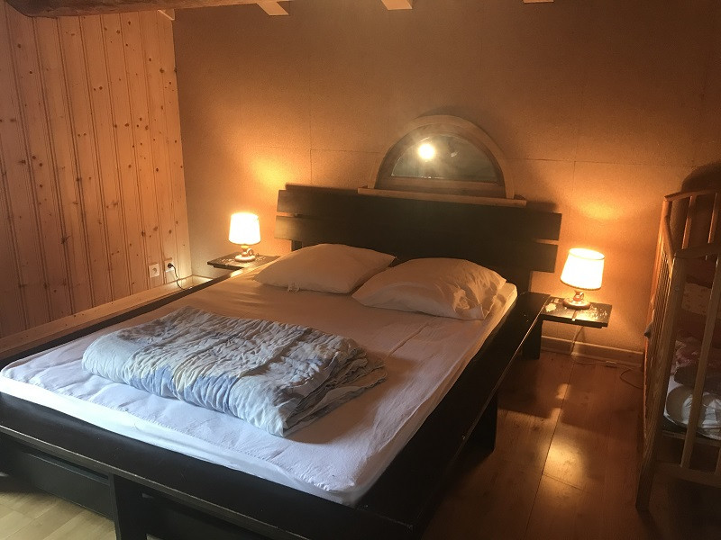 Chambre 2, Chalet La Verdache, Le Châtelard, vue 2 chambre-2-chalet-la-verdache-le-chatelard-vue-2