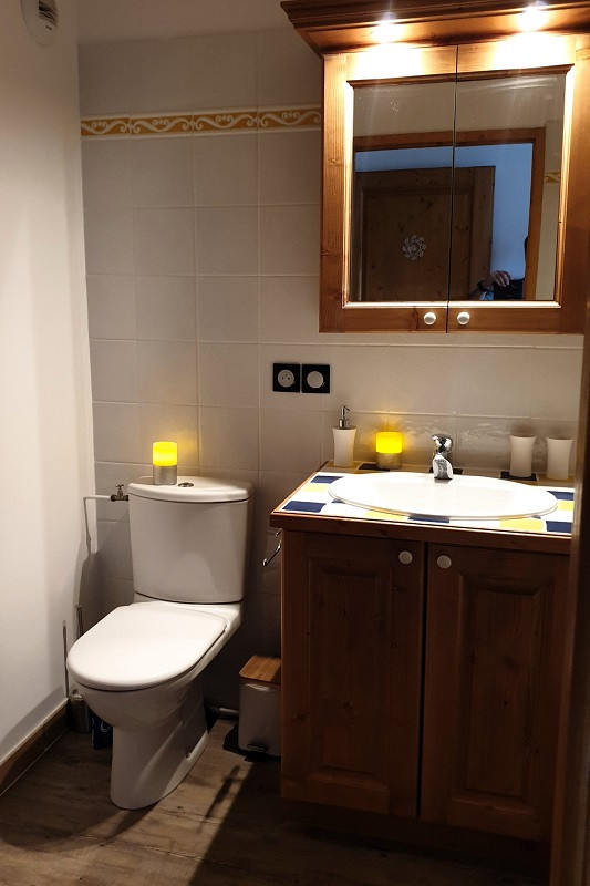 Salle de bain chambre 2, Appartement CHEB45, Les Chalets des Eucherts, La Rosière, vue 2 Salle de bain chambre 2, Appartement CHEB45, Les Chalets des Eucherts, La Rosière, vue 2