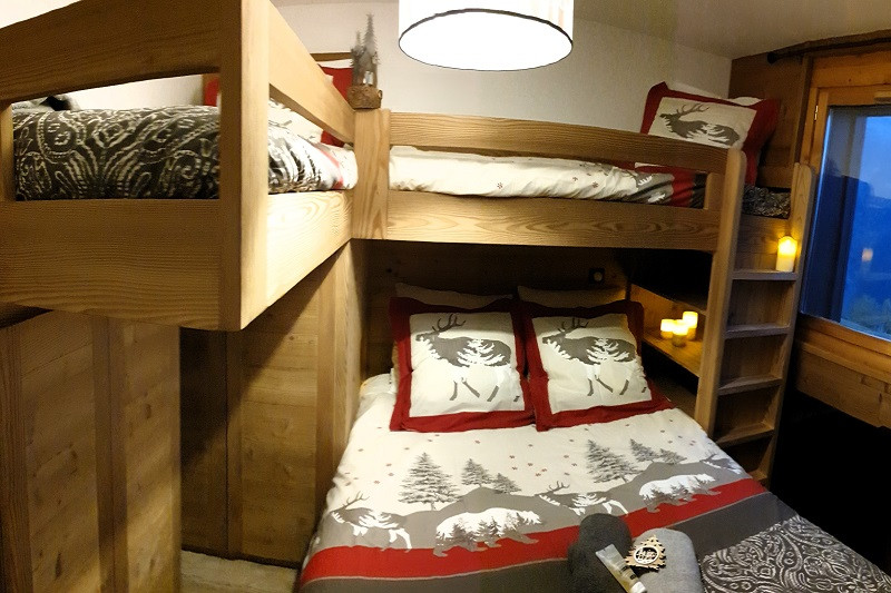 Chambre 2, Appartement CHEB45, Les Chalets des Eucherts, La Rosière, vue 1 Chambre 2, Appartement CHEB45, Les Chalets des Eucherts, La Rosière, vue 1
