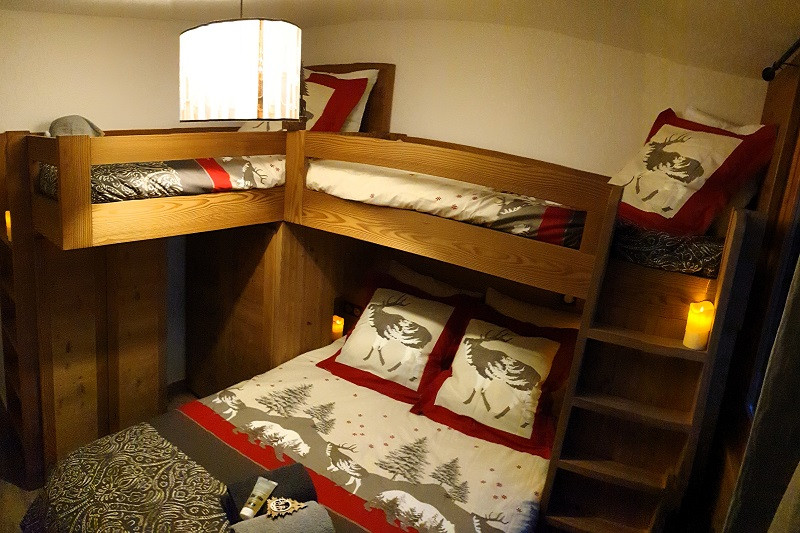 Chambre 2, Appartement CHEB45, Les Chalets des Eucherts, La Rosière, vue 2 Chambre 2, Appartement CHEB45, Les Chalets des Eucherts, La Rosière, vue 2