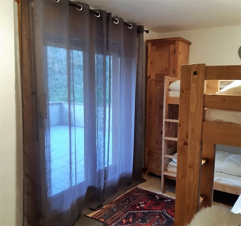 Chambre 2, appartement CHEA34, Les Chalets des Eucherts, La Rosière, vue 2 chambre-2-appartement-chea34-les-chalets-des-eucherts-la-rosiere-vue-2