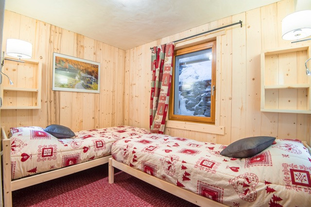 Chambre 3, Appartement CH002G, Chalet Les Charmettes, La Rosière chambre-3-appartement-CH002G-chalet-les-charmettes-la-rosiere