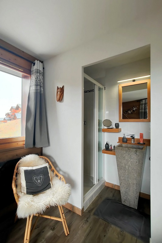 Salle d'eau chambre 3, Appartement CHEB45, Les Chalets des Eucherts, La Rosière, vue 1 Salle d'eau chambre 3, Appartement CHEB45, Les Chalets des Eucherts, La Rosière, vue 1