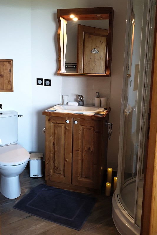 Salle d'eau chambre 4, Appartement CHEB45, Les Chalets des Eucherts, La Rosière, vue 1 Salle d'eau chambre 4, Appartement CHEB45, Les Chalets des Eucherts, La Rosière, vue 1