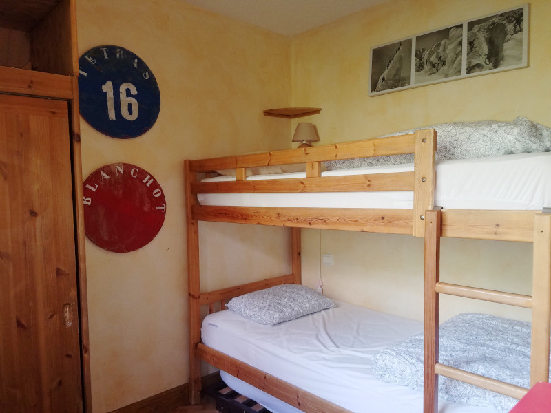 Chambre, Appartement VA001, Les Chalets du Valaisan, La Rosière, vue 1 chambre-appartement-VA001-les-chalets-du-valaisan-la-rosiere-vue-1