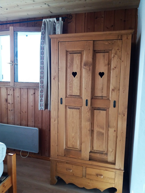 Chambre, Appartement LAUZI, Chalet La Lauzière, La Rosière, vue 2 chambre-appartement-LAUZI-chalet-la-lauziere-la-rosiere-vue-2