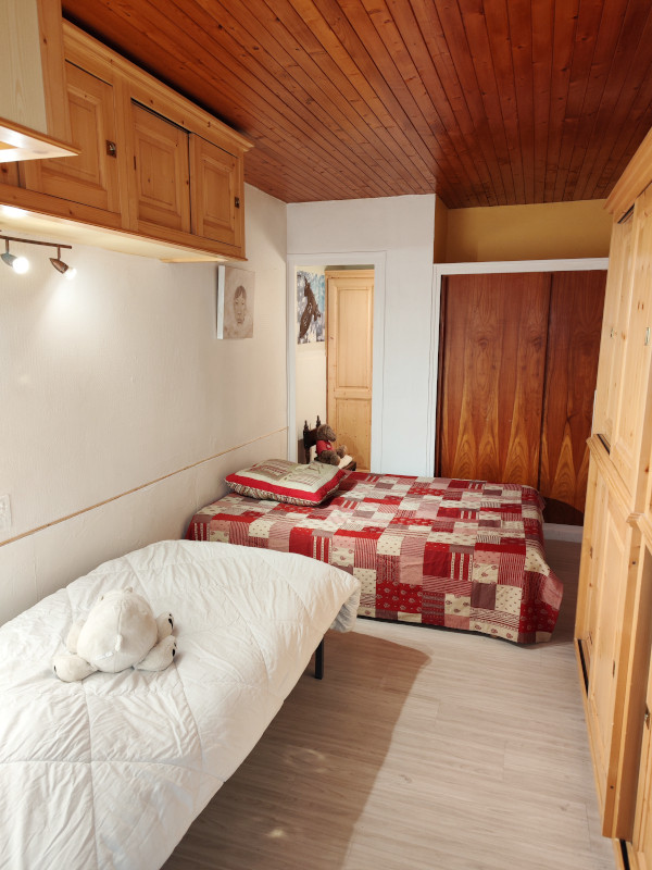 Chambre, Appartement CLAPEY3, Résidence Le Clapey, La Rosière, vue 3 chambre-appartement-clapey3-residence-le-clapey-la-rosiere-vue-3
