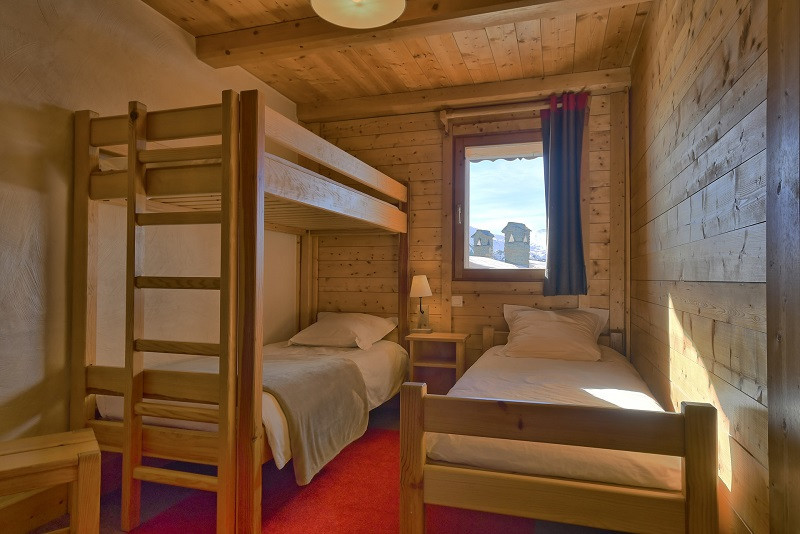 Chambre 2, Appartement ESQM01, Chalet L'ESQUIROL, La Rosière chambre-2-appartement-ESQM01-chalet-l-esquirol-la-rosiere