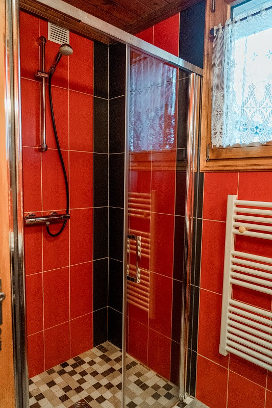 Salle d'eau 2, Appartement CH001C, Chalet Les Charmettes, La Rosière, vue 3 Salle d'eau 2, Appartement CH001C, Chalet Les Charmettes, La Rosière, vue 3