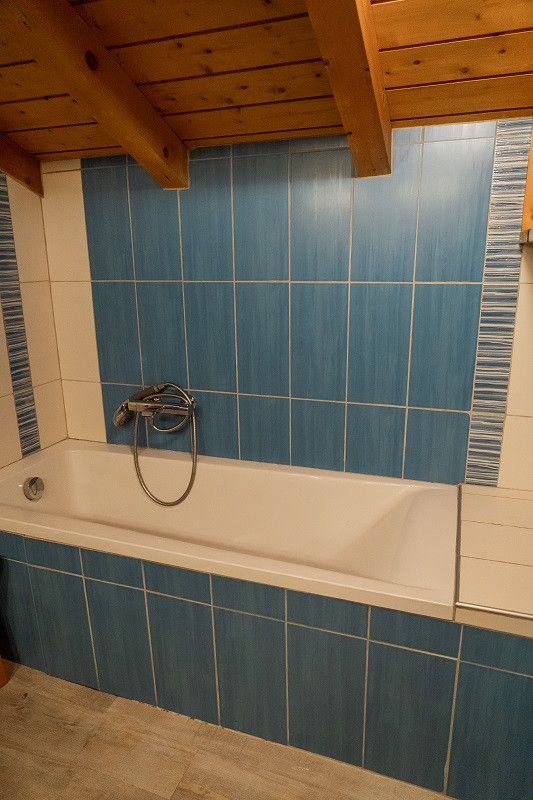 Salle de bain 1, Appartement CH001C, Chalet Les Charmettes, La Rosière, vue 3 Salle de bain 1, Appartement CH001C, Chalet Les Charmettes, La Rosière, vue 3