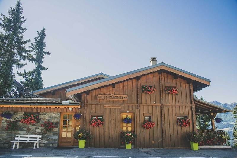 Extérieur été entrée, Chalet Les Clarines, La Rosière exterieur-ete-entree-chalet-les-clarines-la-rosiere