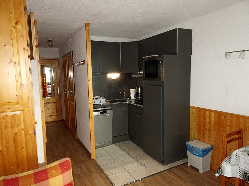 Séjour et cuisine, Studio BA121, Les Bouquetins, La Rosière, vue 2 sejour-et-cuisine-studio-BA121-les-bouquetins-la-rosiere-vue-2