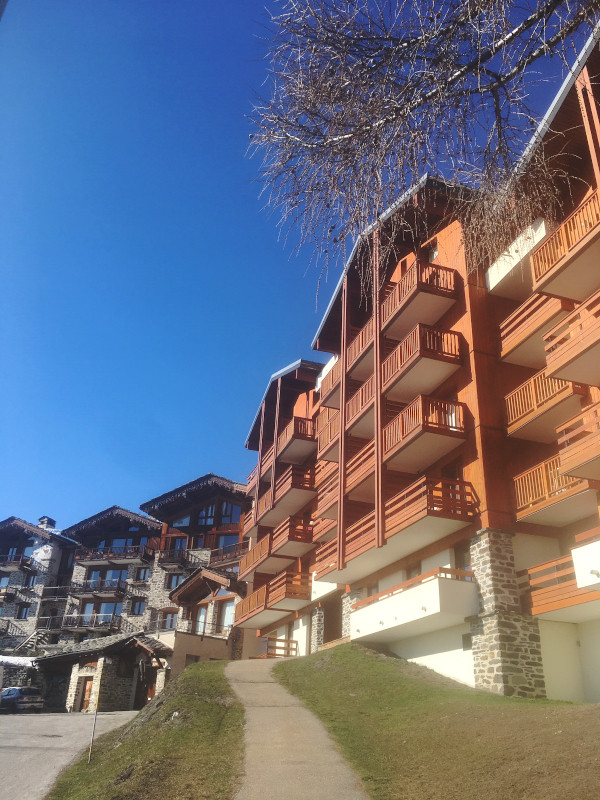 Extérieur de la résidence Les Hauts de La Rosière en été