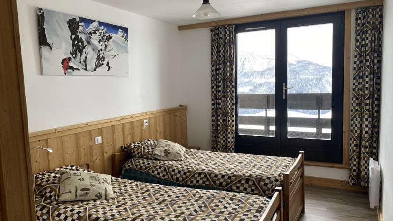 Chambre, Appartement LB015, La Louie Blanche, La Rosière, vue 2 chambre-appartement-LB015-la-louie-blanche-la-rosiere-vue-2