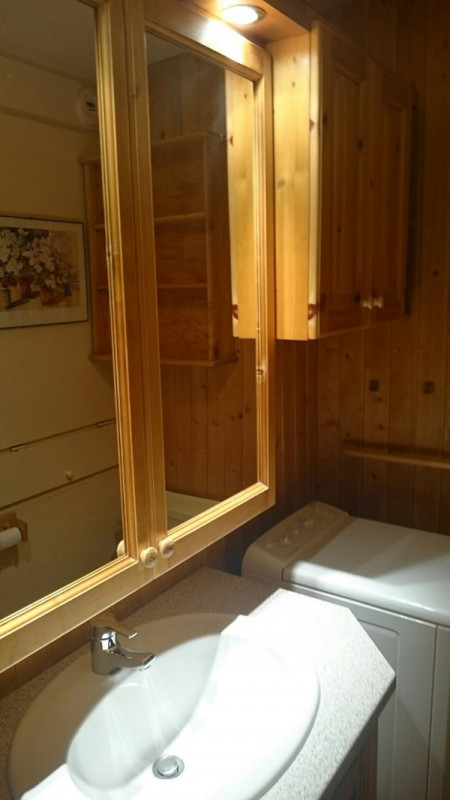 Salle de bain, Appartement TR213, Les Terrasses, La Rosière, vue 2 salle-de-bain-appartement-TR213-les-terrasses-la-rosiere-vue-2