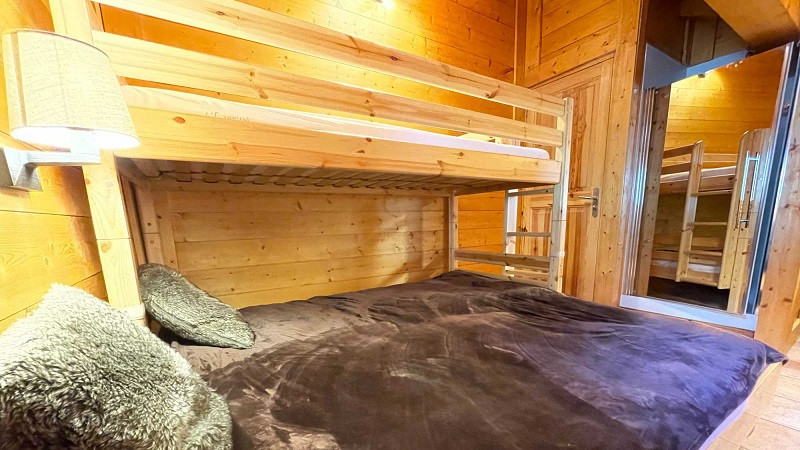 Chambre 4, Appartement ESQM01, Chalet L'ESQUIROL, La Rosière, vue 2 chambre-4-appartement-ESQM01-chalet-l-esquirol-la-rosiere-vue-2