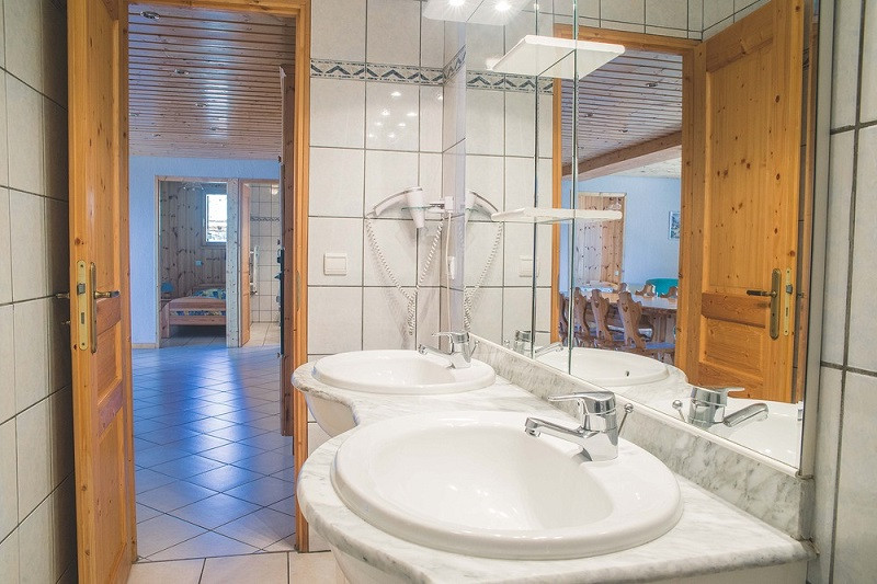 Salle de bain, Appartement MONT1, Chalet Le Montana, La Rosière Salle de bain, Appartement MONT1, Chalet Le Montana, La Rosière