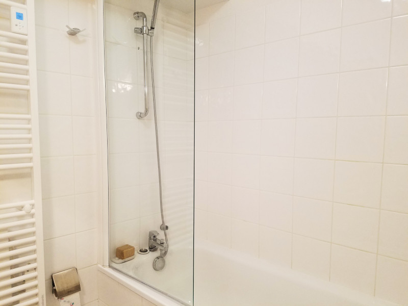 Salle de bain 1, Appartement NV005, Les Niverolles, La Rosière, vue 2 salle-de-bain-1-appartement-nv005-les-niverolles-la-rosiere-vue-2