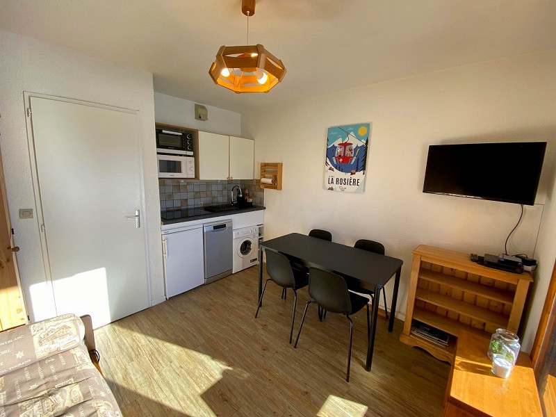 Séjour, Appartement TR014, résidence Les Terrasses, La Rosière, vue 3 Séjour, Appartement TR014, résidence Les Terrasses, La Rosière, vue 3
