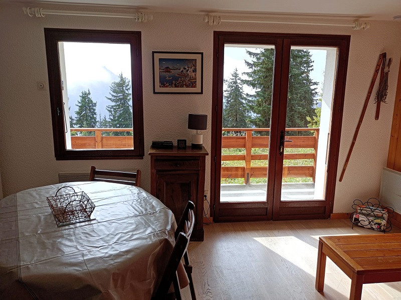 Séjour, Appartement rez-de-jardin, Chalet Les Myriades, La Rosière, vue 3 sejour-appartement-rez-de-jardin-chalet-les-myriades-la-rosiere-vue-3