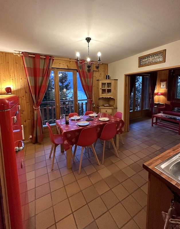 Salle à manger, Appartement Oasis, Chalet La Prairie, La Rosière, vue 1 salle-a-manger-appartement-oasis-chalet-la-prairie-la-rosiere-vue-1