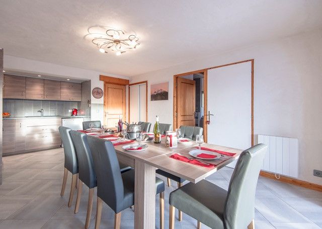 Séjour et cuisine, Appartement CH002G, Chalet Les Charmettes, La Rosière Séjour-et-cuisine-appartement-CH002G-chalet-les-charmettes-la-rosiere