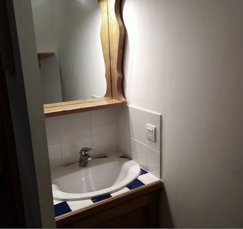 Salle d'eau 4, appartement CHEA34, Les Chalets des Eucherts, La Rosière, vue 1 salle-de-douche-4-appartement-chea34-les-chalets-des-eucherts-la-rosiere-vue-1