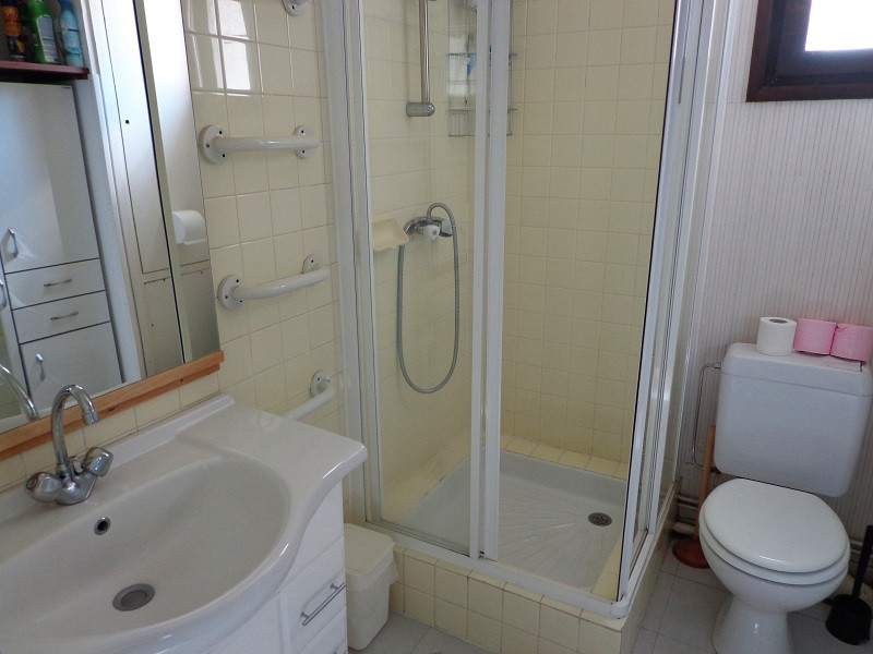 Salle d'eau, Studio CS030, La Chanousia, La Rosière, vue 1 salle-de-douche-studio-cs030-la-chanousia-la-rosiere-vue-1