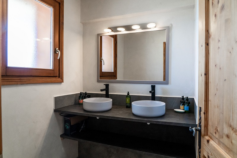 Salle de bain 1, Appartement Belina, Chalet l'Ourson, La Rosière salle-de-bain-1-appartement-belina-chalet-l-ourson-la-rosiere-2896438