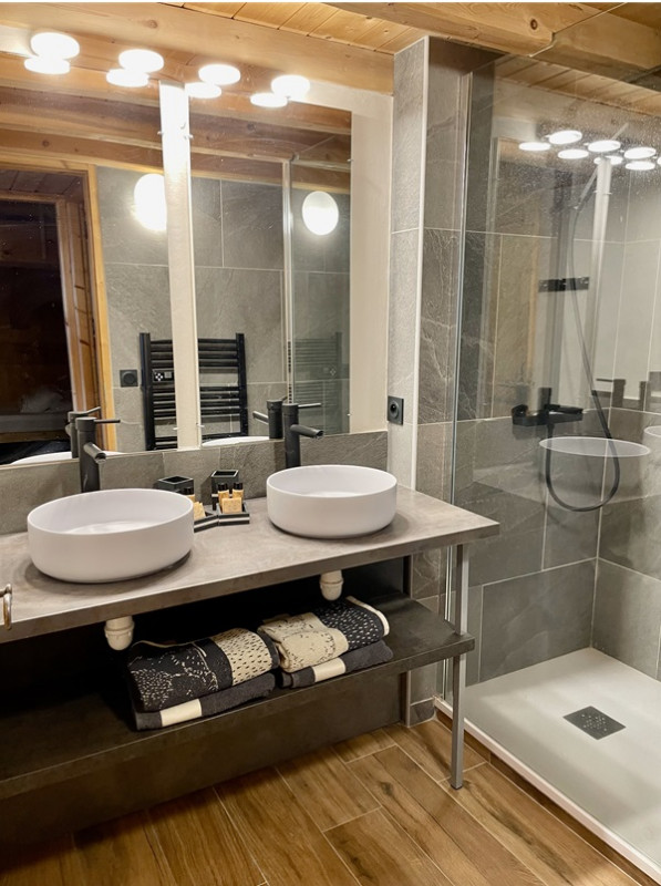 Salle de bain 1, Appartement Charlotte, Chalet l'Ourson, La Rosière Salle de bain 1, Appartement Charlotte, Chalet l'Ourson, La Rosière