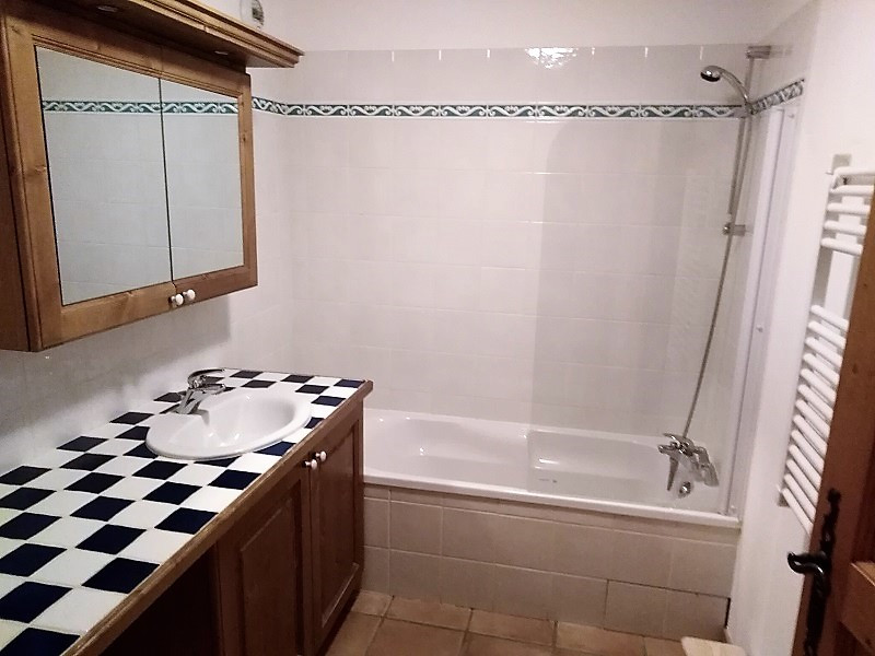 Salle de bain 2, appartement CHEA34, Les Chalets des Eucherts, La Rosière salle-de-bain-2-appartement-chea34-les-chalets-des-eucherts-la-rosiere