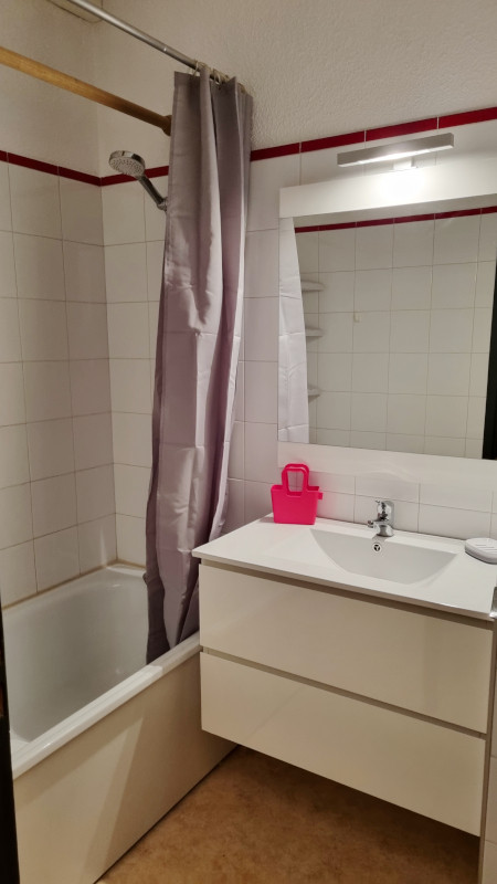 Salle de bain, Appartement CR11B, Les Chalets de La Rosière salle-de-bain-appartement-cr11b-les-chalets-de-la-rosiere