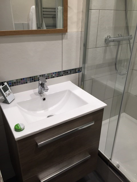 Salle de bain, Appartement TR416, Les Terrasses, La Rosière, vue 2 salle-de-bain-appartement-TR416-les-terrasses-la-rosiere-vue-2