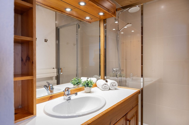 Salle de bain, Appartement CRYS2, Chalet Le Crystal, La Rosière salle-de-bain-appartement-CRYS2-chalet-le-crystal-la-rosiere