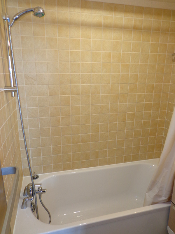 Salle de bain, Appartement VN110, La Vanoise, La Rosière, vue 2 Salle de bain, Appartement VN110, La Vanoise, La Rosière, vue 2
