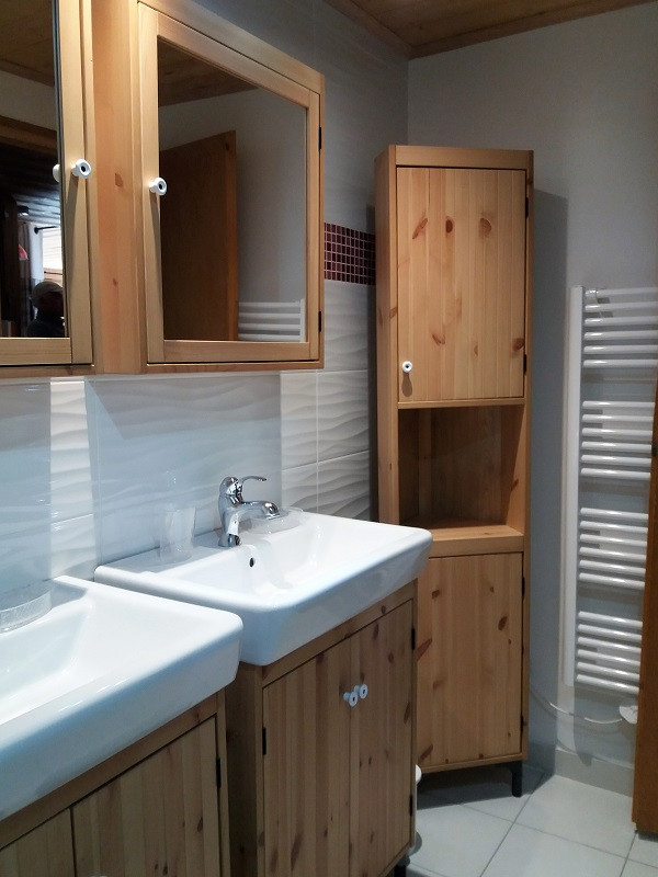 Salle d'eau, Appartement LAUZI, Chalet La Lauzière, La Rosière, vue 1 salle-de-douche-appartement-LAUZI-chalet-la-lauziere-la-rosiere-vue-1