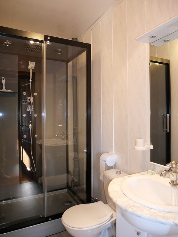 Salle de douche, Appartement  en chalet OR001, La Rosière Salle de douche, Appartement  en chalet OR001, La Rosière